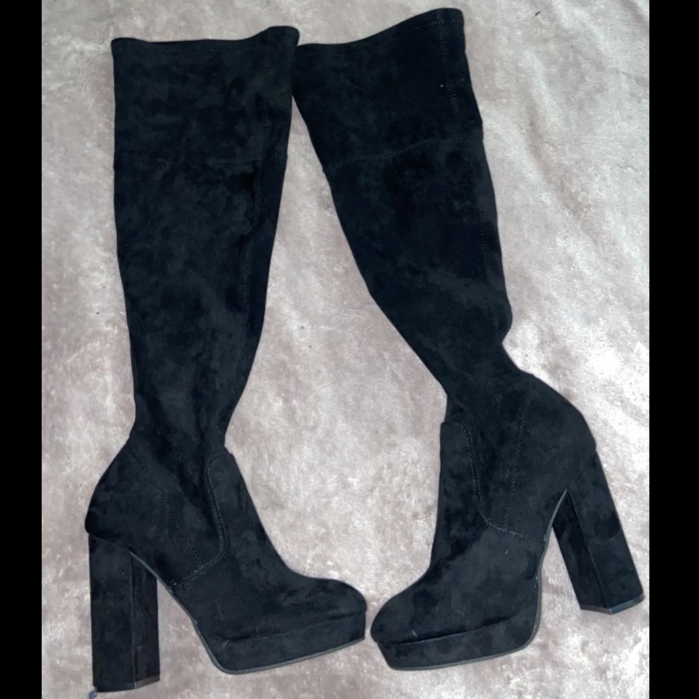Knee boots